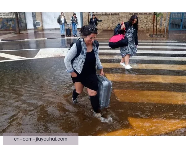 西班牙暴雨冲击瓦伦西亚比赛赛程临时推迟